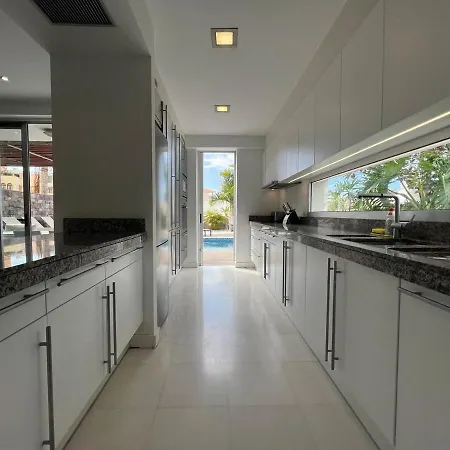 Luxury In Bahia Del Duque By Altamarhomes * 아데제