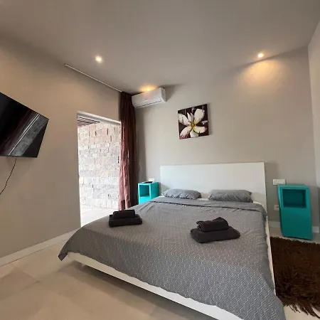 아파트 Luxury In Bahia Del Duque By Altamarhomes 아데제